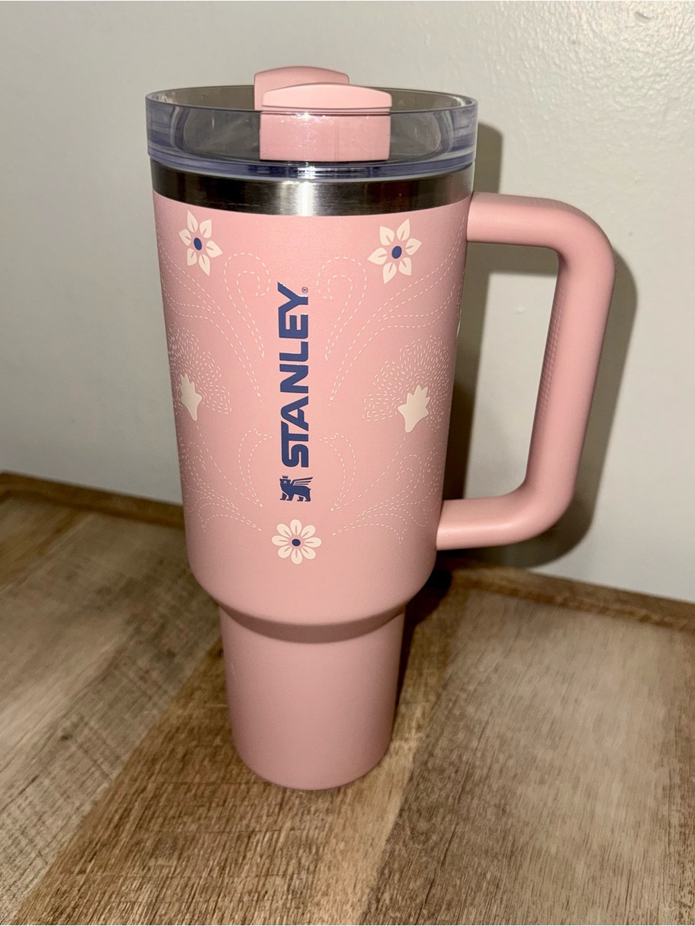 Stanley 40oz Tumbler in Pink Dusk Stitch pattern